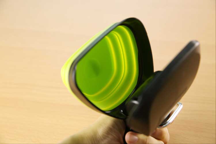 Foldable Dog Pooper Scooper with Eco-Friendly Waste Bags – Portable, Hygienic & Travel Ready